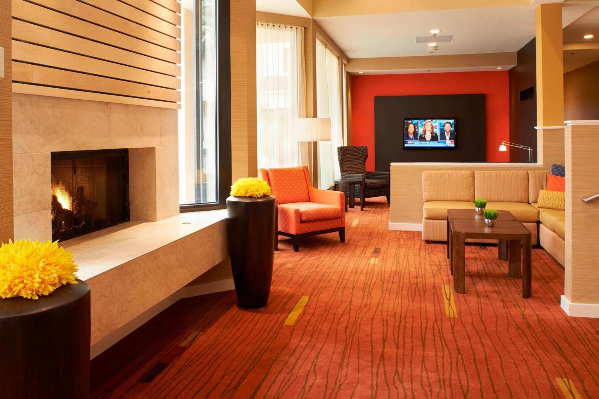 Courtyard Toledo Airport Holland Hotel Exterior photo